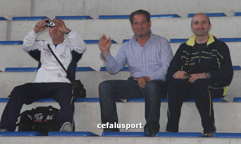 120401 cutro 041y_tn.jpg